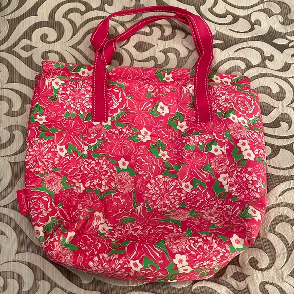 Lilly Pulitzer Handbags - Lilly Pulitzer Pink Flower Pattern Insulated Tote
